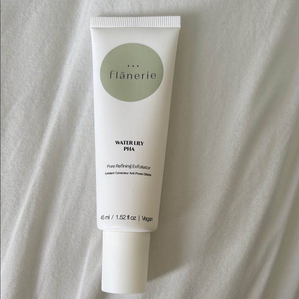 Water Lily PHA Serum - White